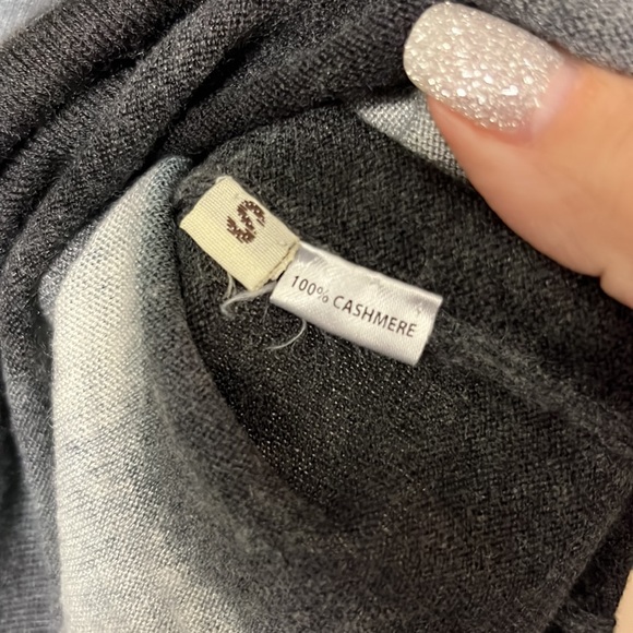 Super soft tissue weight cashmere over dyed fitted sweater - Picture 6 of 6